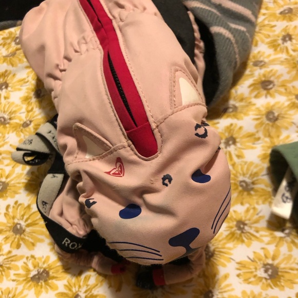 Kitty cat hat and mittens - Picture 5 of 5